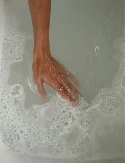 Jojoba And Apricot Soothing Bath Oil 240ml -Kid Couture R04154779 MULTI ALT03